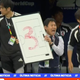 Kaj je počel selektor Japonske? Prizor ob zelenici odmeval širom sveta
