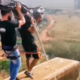 Obtožen smrti študentke pri bungee jumpingu se je šalil o metanju trupel z mostu