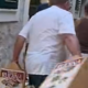 Posnetek iz Primoštena zgrozil javnost, 71-letnik namerno udaril v otroški voziček