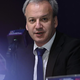 EU z vsemi topovi nad znanega funkcionarja, ta popustil pritisku