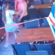 Turist v Turčiji napadel ženo in otroka, srhljiv dogodek je posnela kamera