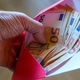 Za zaposlene predlagajo 375 evrov dodatka