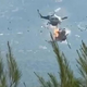 Med gašenjem trčila helikopterja, nesrečo ujele kamere