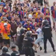 Policisti zaradi zastave pretepli navijača Barcelone