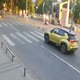 Z avtom trčil v mamo z dvema otrokoma, petletnica umrla