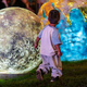 11-letnik umrl v nenavadni nesreči v lunaparku: Želel je pobrati natikač