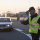 "Sem policist, to je šest indicev, da se vas bom odločil ustaviti"