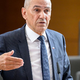 Janez Janša se bo soočil z Robertom Golobom
