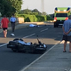 Klic na policijo: Na cesti leži motorist