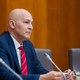 Opozicija na nogah: "Minister se igra z življenji naših najmlajših!"